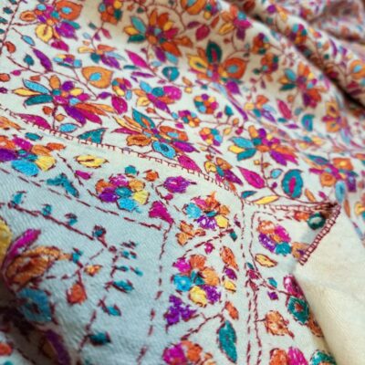 Etole Pashmina Millefleurs - details de la broderie florale faite main