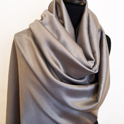 Étole en soie naturelle à tissage sergé de couleur Gris Argenté unie - reversible - élégante et soyeuse - idéale pour cérémonies et mariages