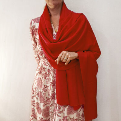 Etole Pashmina Rouge portée drapée