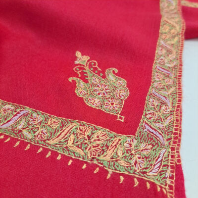 Etole Rose Vif "Caresse" en cachemire details de broderie realisée à la main