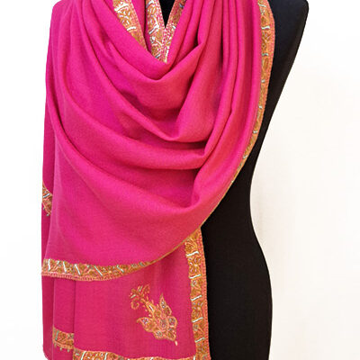 Etole Indienne Rose Fuchsia en voile de cachemire portée drapée - broderie realisée à la main